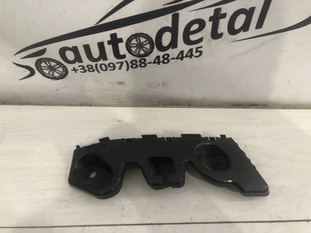 Направляющая заднего бампера, левая DFR5502J1 MAZDA