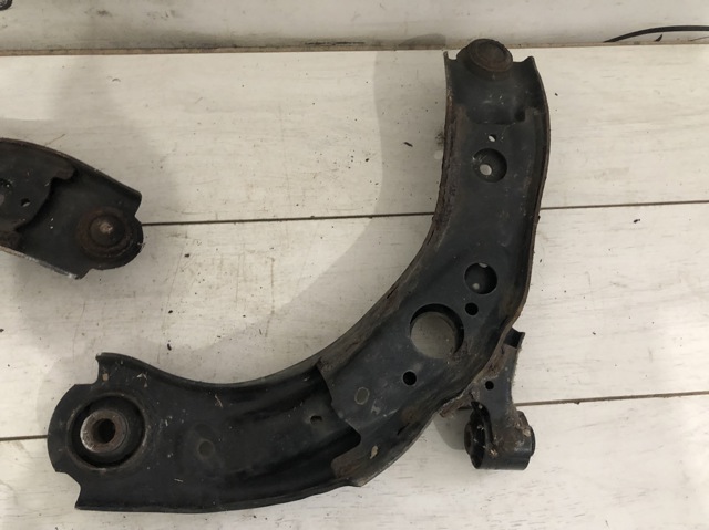 DGH934300A MAZDA Нижний рычаг купить в Украина