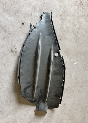Решетка бампера переднего правая A2438857301 MERCEDES