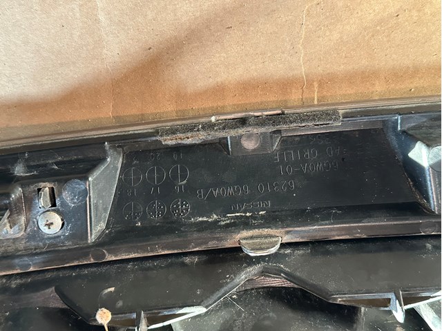 NISSAN 623106GW0A Решетка радиатора в наличии Ужгород