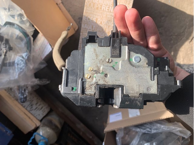 805035039R RENAULT Замок водительской двери купить в Запорожье