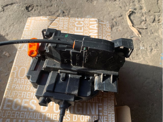 RENAULT 805035039R Замок двери передней левой в наличии Тернополь