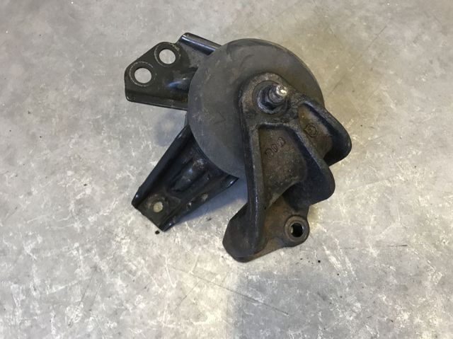 Подушка двигателя 21810F1000 HYUNDAI