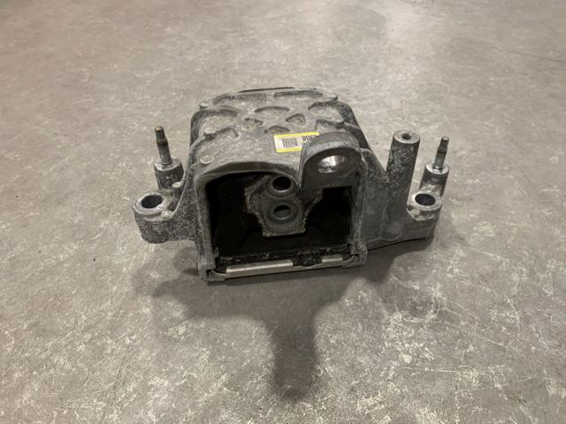 Подушка (опора) двигателя, левая 21830L1350 HYUNDAI