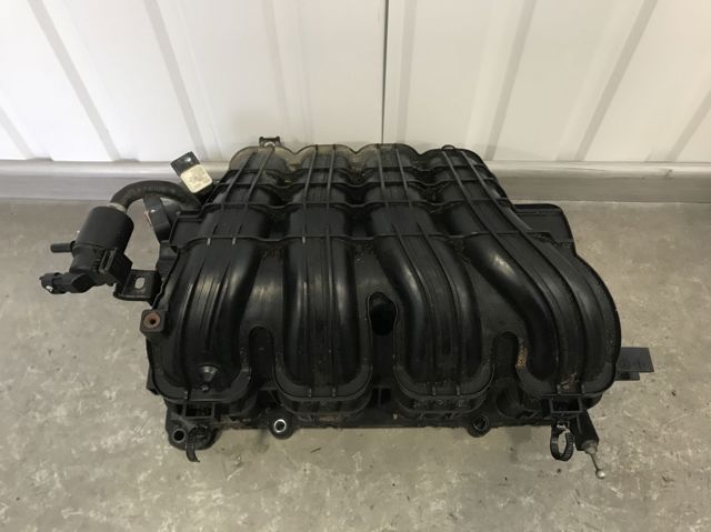 Впускной коллектор 283102S000 HYUNDAI
