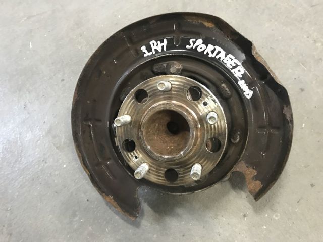 Цапфа (поворотный кулак) задний правый 52720D7000 HYUNDAI