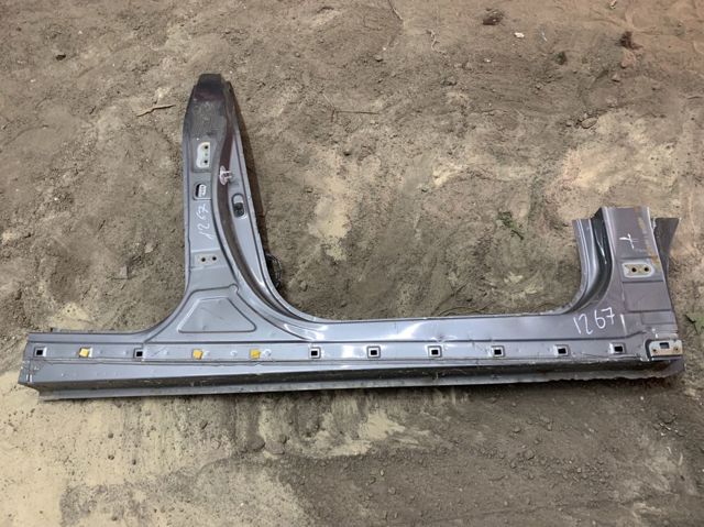 Амортизационная стойка центральная, правая 714024RB00 HYUNDAI