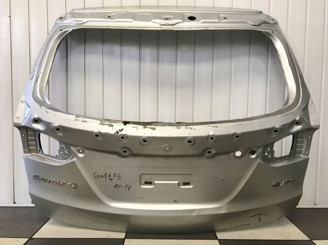 Задняя дверь 737002W020 HYUNDAI