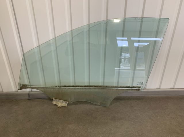 Стекло двери передней левой 824102W010 HYUNDAI