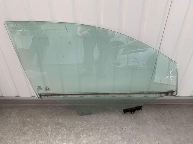 Стекло передней двери, правой 82420D7020 HYUNDAI