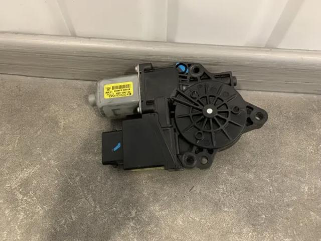 Мотор стеклоподъемника водительской двери 824502W020 HYUNDAI