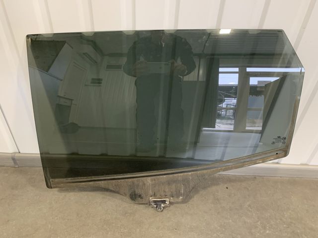 Стекло задней двери, левой 834102W020 HYUNDAI