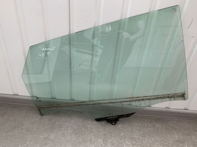 Стекло задней правой двери 83420D7000 HYUNDAI