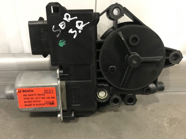 Мотор стеклоподъемника двери задней, правой 834602P010 HYUNDAI