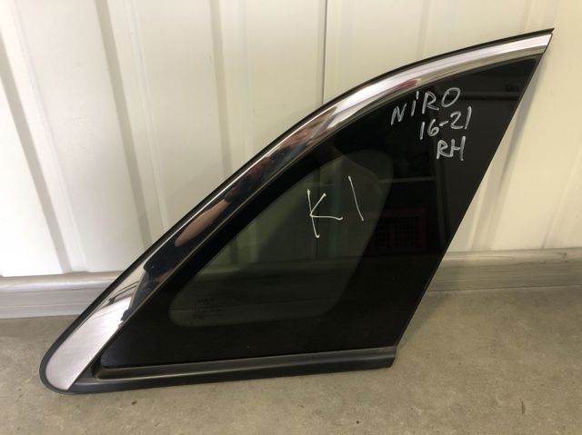 Стукло багажника, правое 87820G5030 HYUNDAI