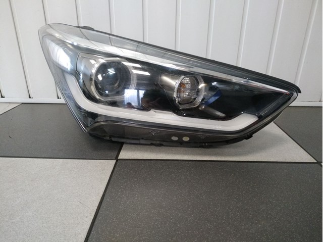Фара передняя правая 92102B8640 HYUNDAI
