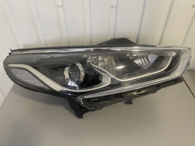 92102C1500 HYUNDAI Правая фара купить в Винница