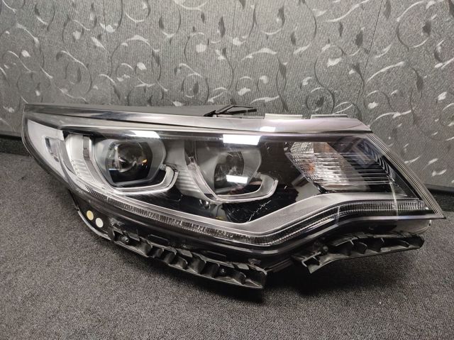 Вставка фары правой 92102D4300 HYUNDAI