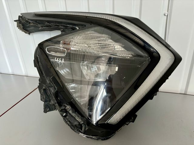 Вставка фары правой 92102DW000 HYUNDAI
