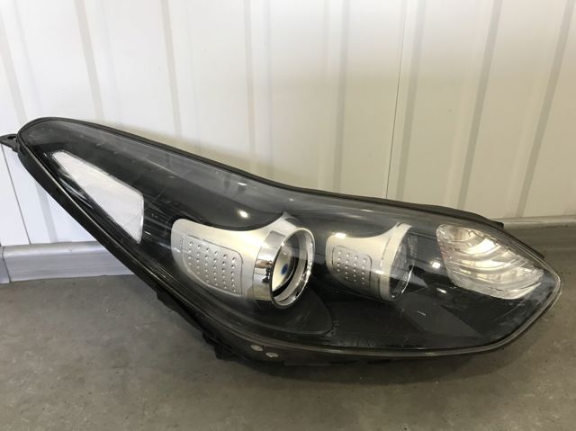 Правая блок фара 92102F1040 HYUNDAI