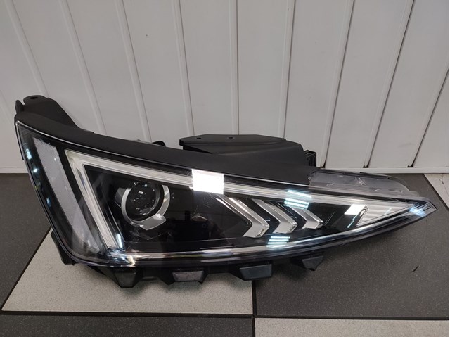 Правая блок фара 92102F2600 HYUNDAI