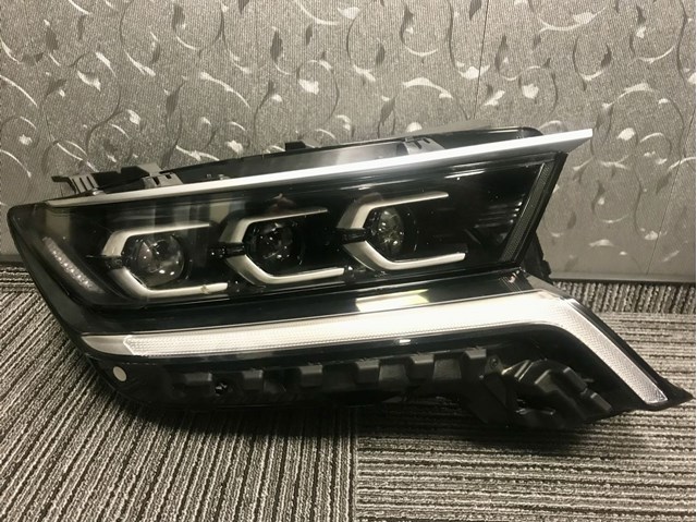 92102P2120 HYUNDAI Фара правая купить в Черновцы