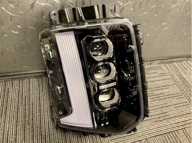 Фара передняя правая 92102S8600 HYUNDAI