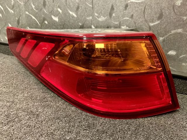Фонарь задний 924012T500 HYUNDAI