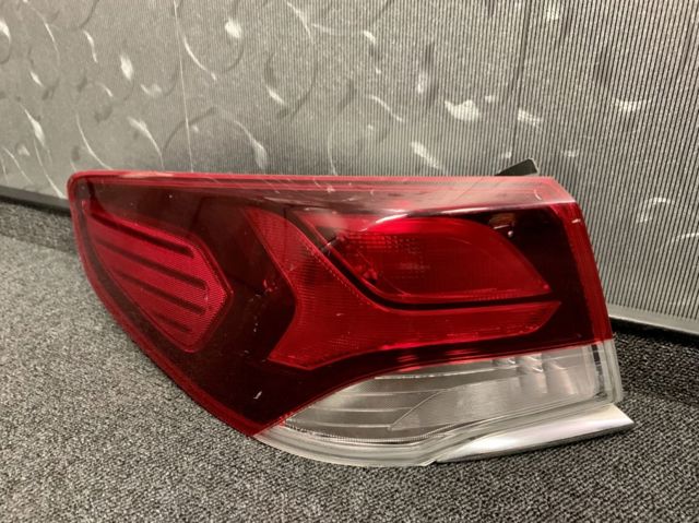 Задний правый внешний фонарь 92401C1500 HYUNDAI