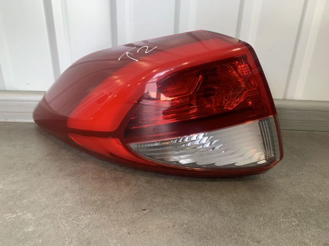 Задний левый внешний фонарь 92401D7100 HYUNDAI