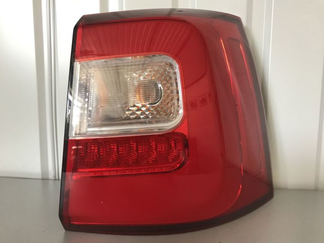 Фонарь задний правый, внешний 924022P640 HYUNDAI