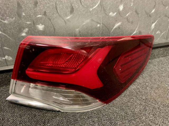 Фонарь задний правый, внешний 92402C1600 HYUNDAI