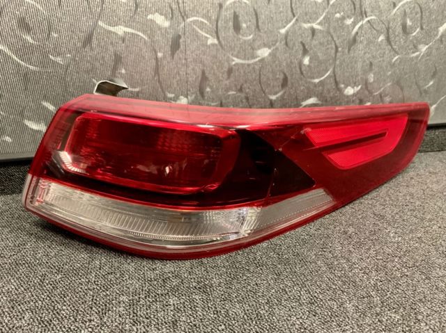 Задний правый внешний фонарь 92402D4000 HYUNDAI