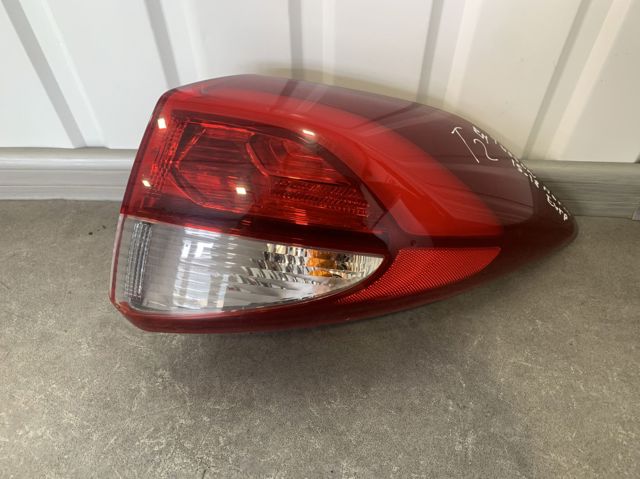 Фонарь задний правый, внешний 92402D7100 HYUNDAI
