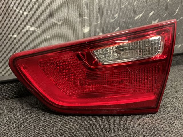 Фонарь задний внутренний правый 924042T500 HYUNDAI