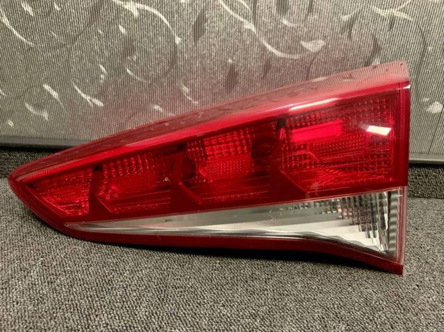 Фонарь задний внутренний правый 92404D3000 HYUNDAI