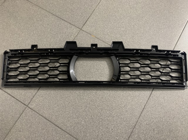 Решетка бампера переднего центральная 51118069208 BMW