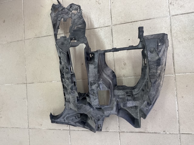 Кронштейн крепления противотуманной фары, левой 51118069227 BMW