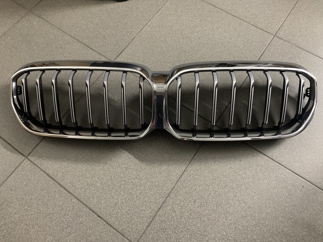 Облицовка радиатора 51129852283 BMW