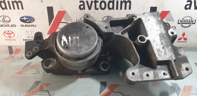 Подушка (опора) двигателя, левая верхняя 11220JD700 NISSAN