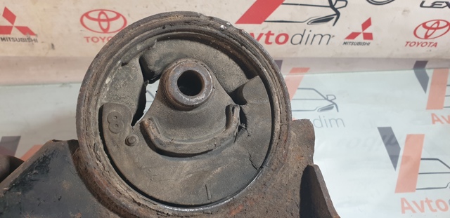 113208H800 NISSAN Задняя опора двигателя купить в Киев