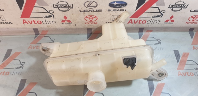 Расширительный бачок охлаждения 1647026121 TOYOTA