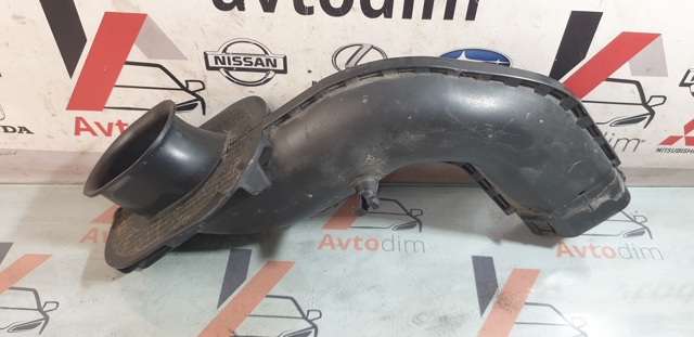 Патрубок воздушный, вход воздушного фильтра 16554EB300 NISSAN