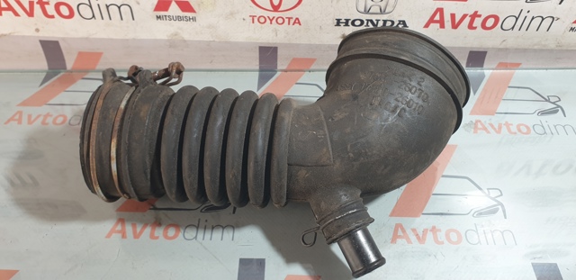 1788026010 TOYOTA Патрубок воздушный, выход воздушного фильтра купить в Черновцы