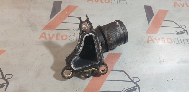 Водяной патрубок 2133500Q0A NISSAN