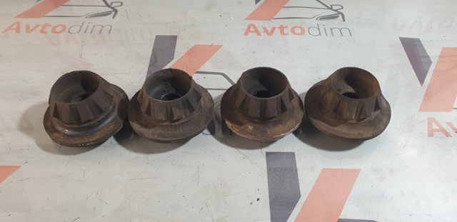 Подушка радиатора охлаждения, нижняя 21507BU000 NISSAN