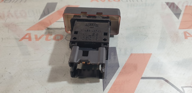 Кнопка аварийного сигнала 25290JG000 NISSAN