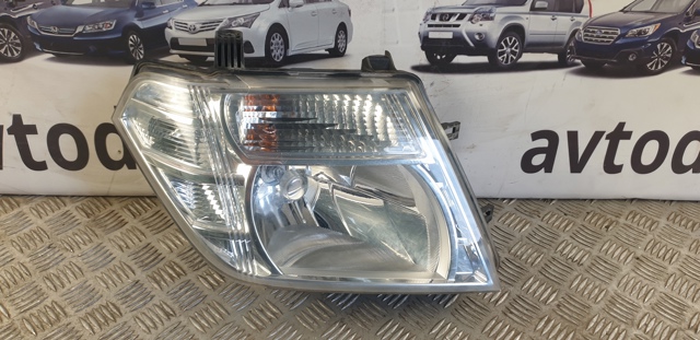 NISSAN 260105X00B Правая фара в наличии Житомир