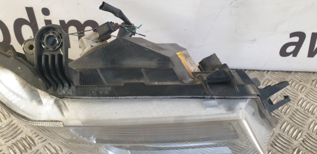 NISSAN 260105X00B Правая фара в наличии Киев
