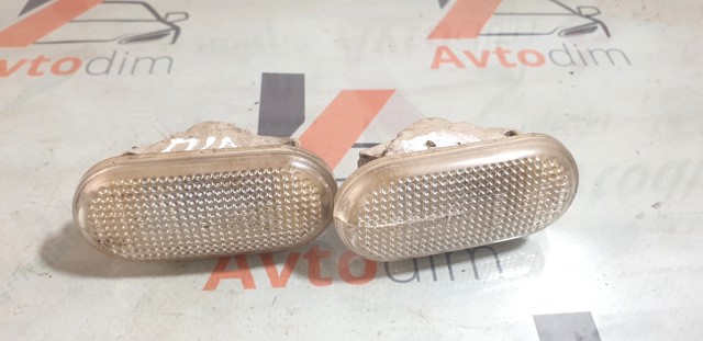 Повторитель поворота на крыле 26160AX001 NISSAN
